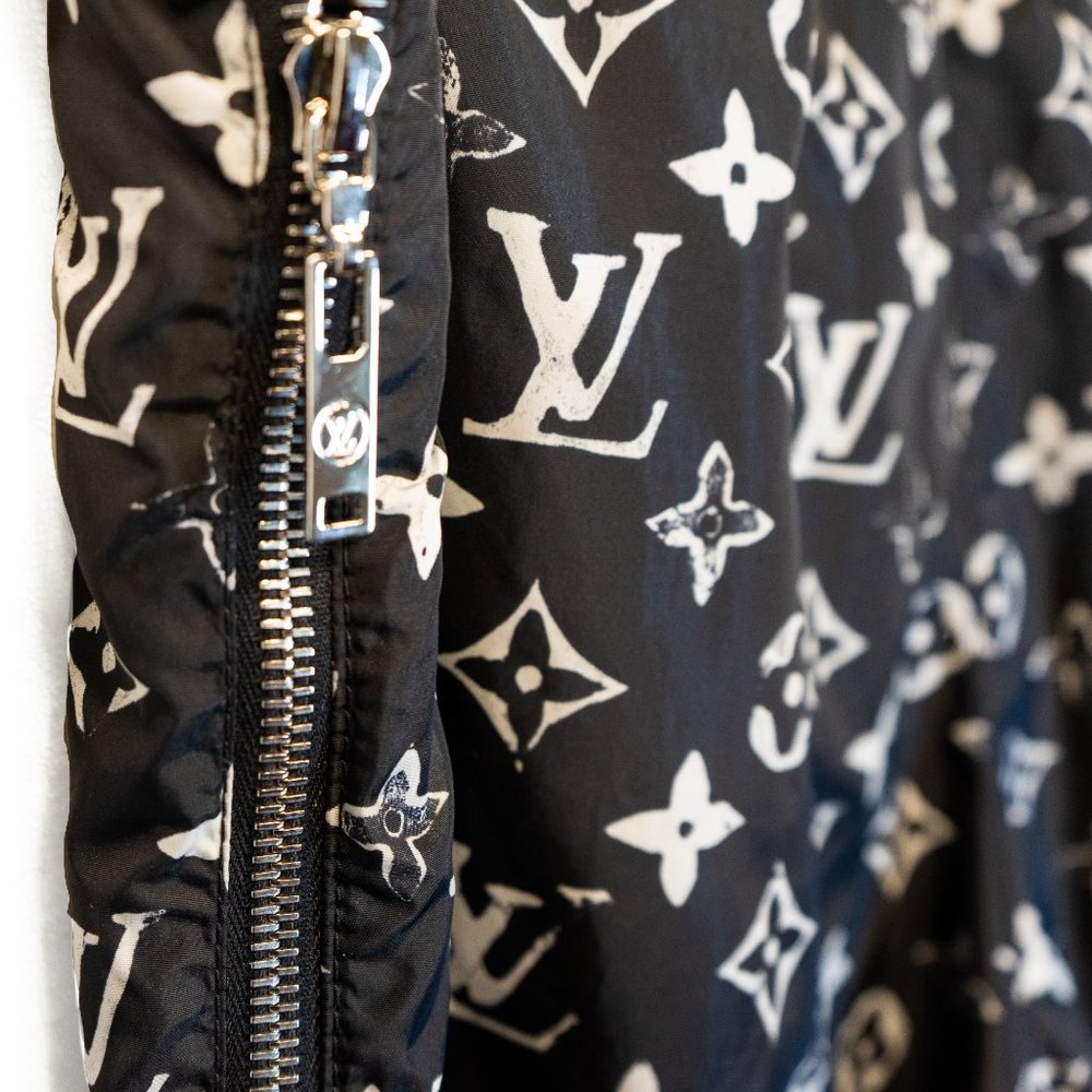Louis Vuitton Stencil-Effect Monogram Joggers | Size US8, FR38 - Picture 10 of 16